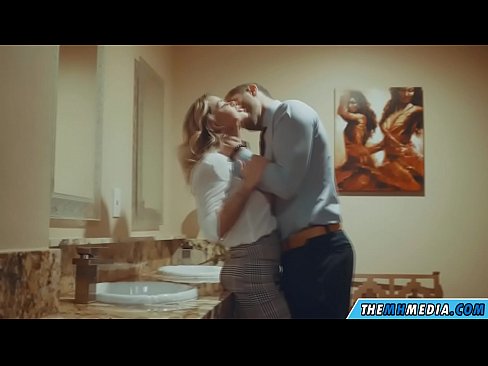 ❤️ Når en barmfagre blondine forfører dig på et offentligt toilet ❤❌ Porno at da.sexuria-net.ru ☑